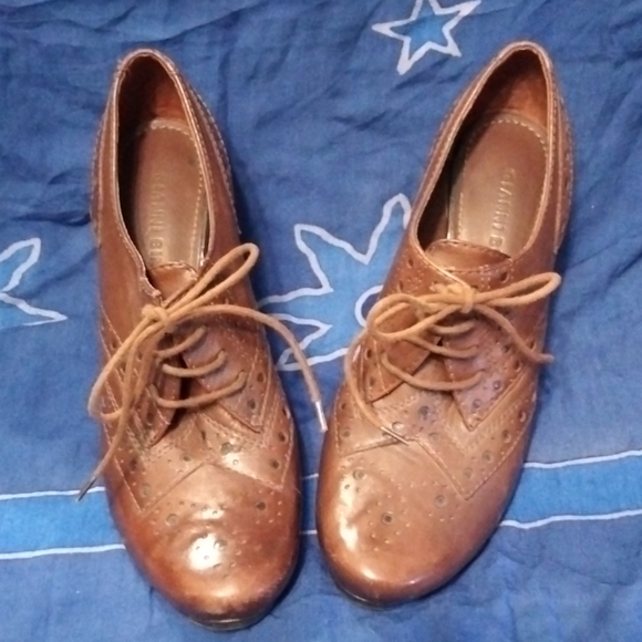 Gianni Bini Brown Oxford Heels - Picture 2 of 12